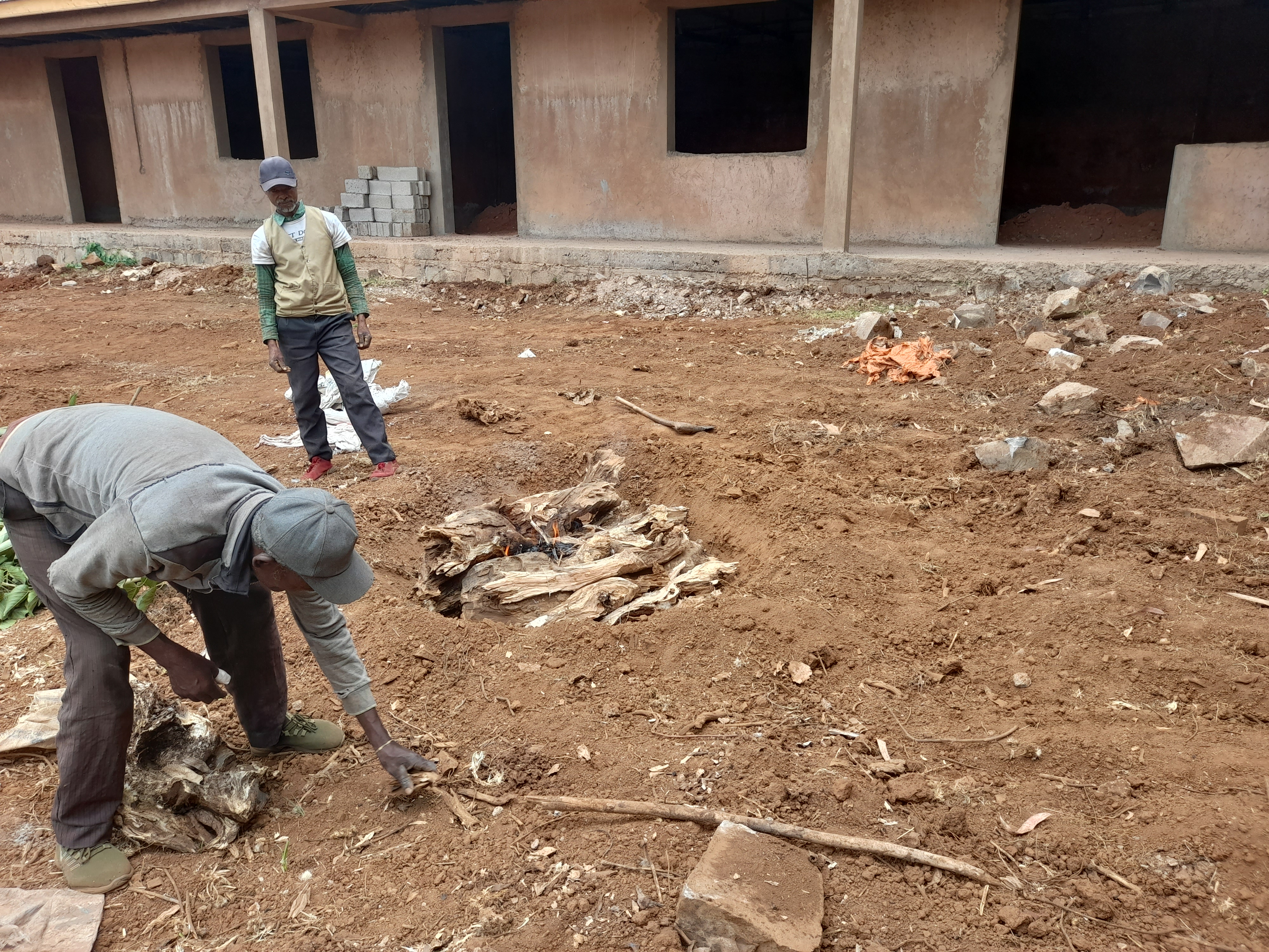 Parte costruzione asilo: preparazione del terreno